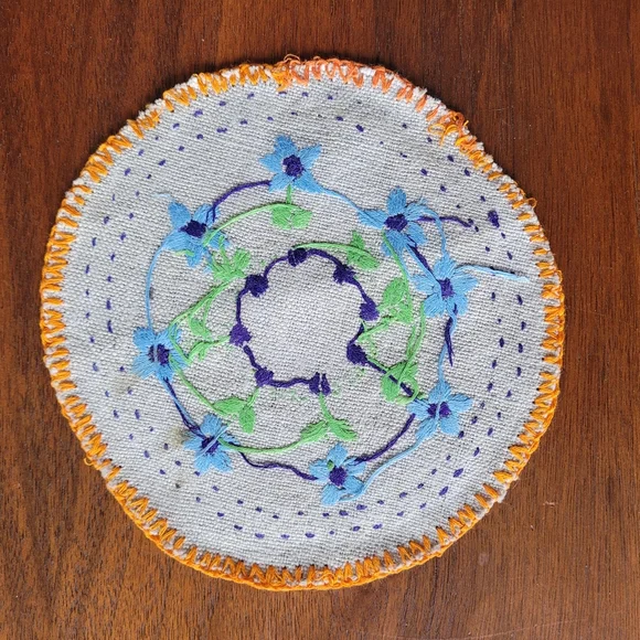 Colourful Embroidered Trivet/Coasters Set - Picture 13 of 15